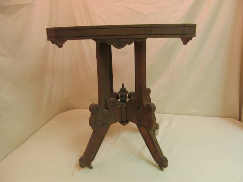 lot 168 image: table