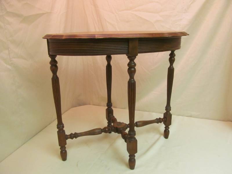 lot 183 image: table