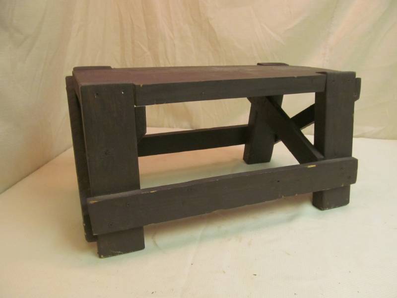 lot 185 image: bench