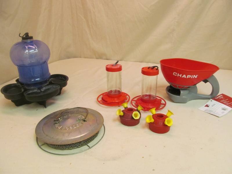 lot 200 image: bird feeders