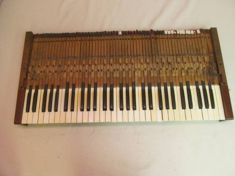 lot 209 image: organ keys