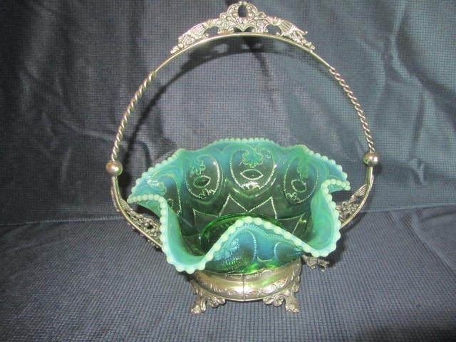 lot 21 image: Brides Basket
