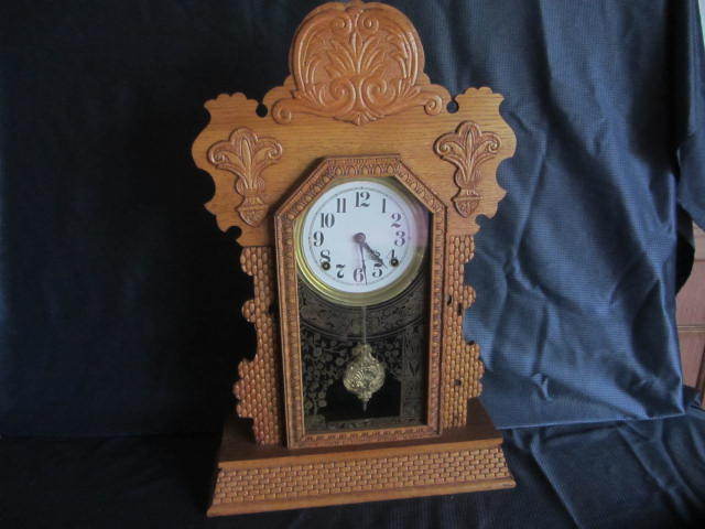 lot 24 image: Vintage Gingerbread Clock