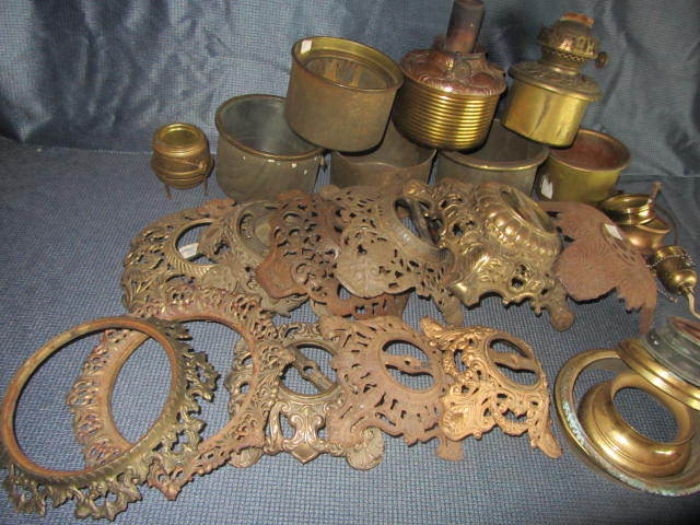 lot 32 image: GWTW Lamp Parts