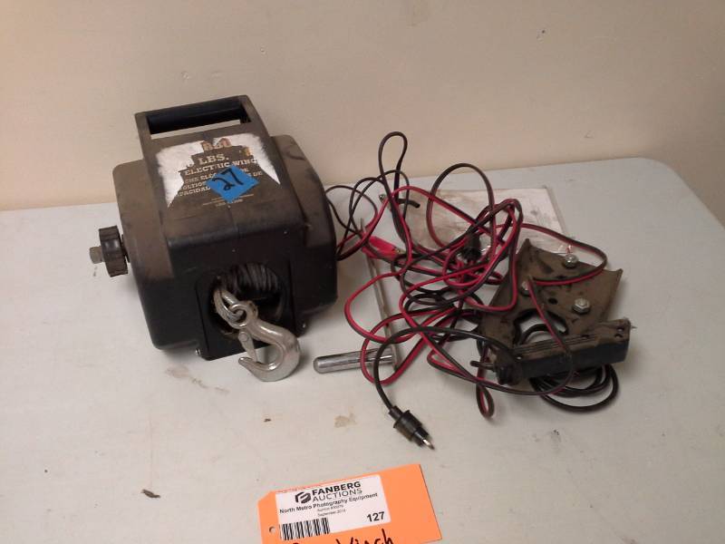 lot 127 image: 12V Electric Winch