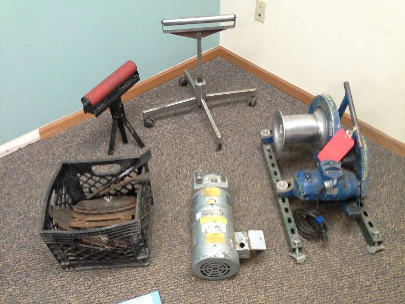 lot 2126 image: Roller Stands, Hoist Assembly with Metal Brackets, Electric Motor, Plastic Bin of Saw Blades