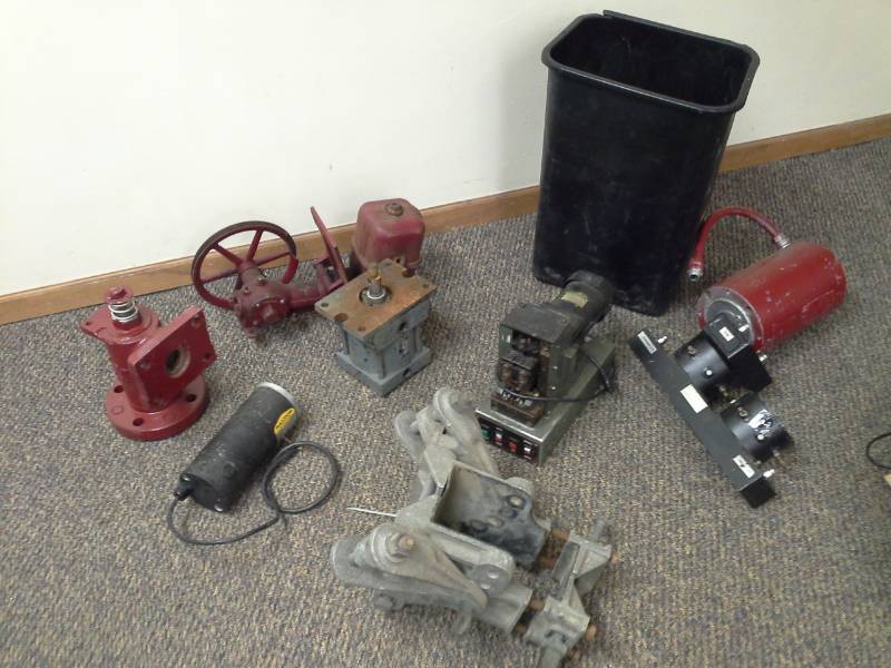 lot 2127 image: Pump Assemblies, Valve Assemblies