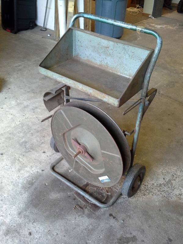 lot 901 image: Interlake Portable Banding Machine