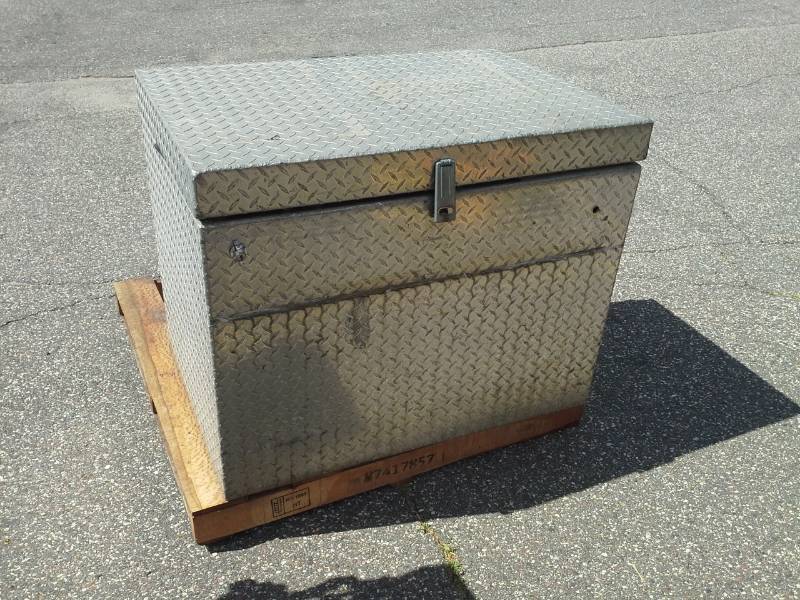 lot 913 image: Metal Job Box