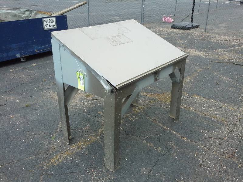 lot 3001 image: Metal Drafting Table with Lift Lid Top