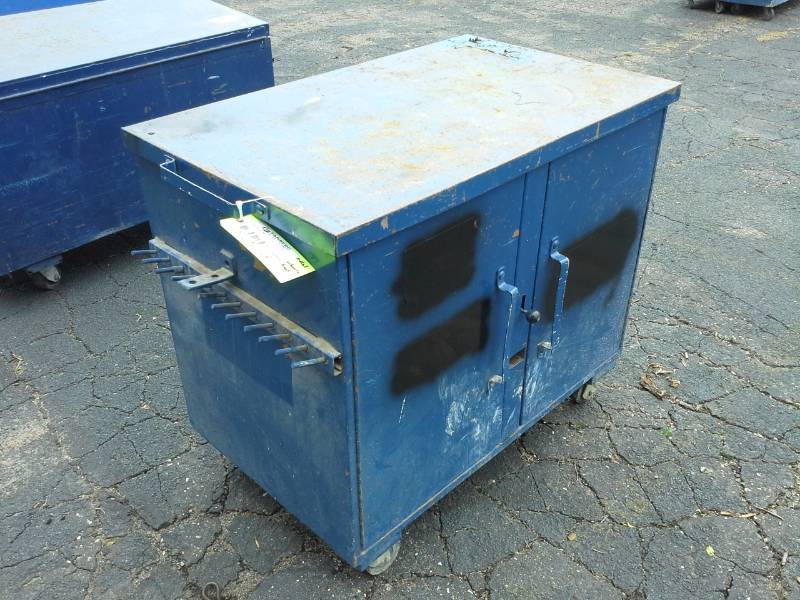 lot 3005 image: Metal Job Box Bench Cart with Lower Door Storage