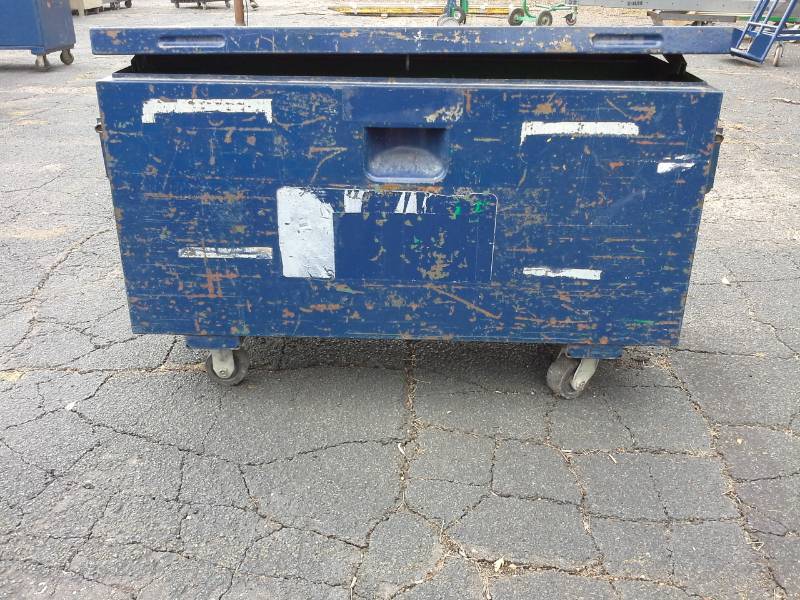 lot 3006 image: Metal Job Box Bench Cart with Lower Door Storage