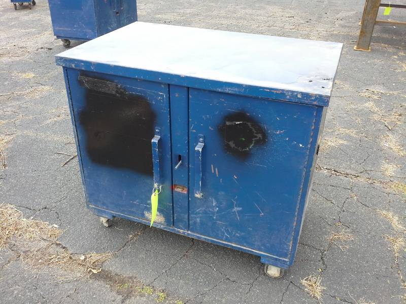 lot 3010 image: Metal Job Box Bench Cart with Lower DrawerDoorShelf Storage