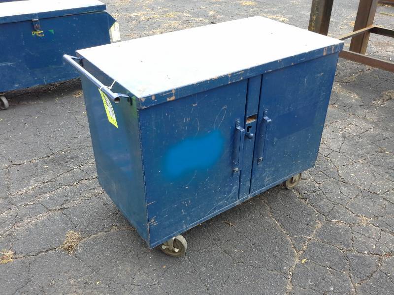lot 3013 image: Metal Job Box Bench Cart with Lower Door Storage