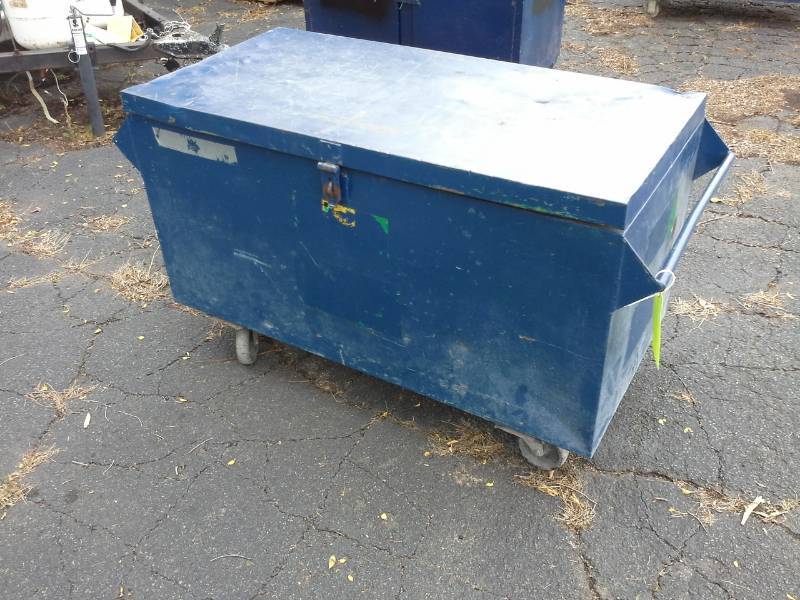 lot 3014 image: Rolling Metal Job Box
