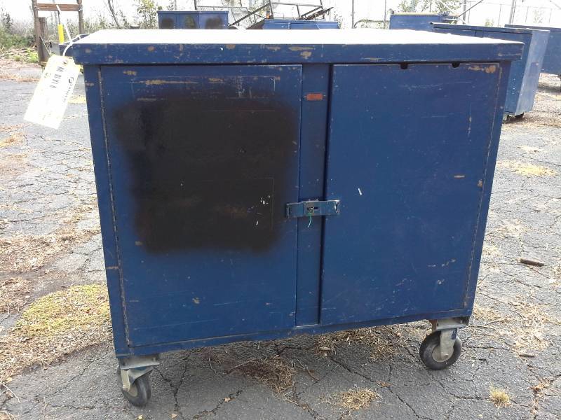 lot 3015 image: Metal Job Box Bench Cart with Lower Door Storage
