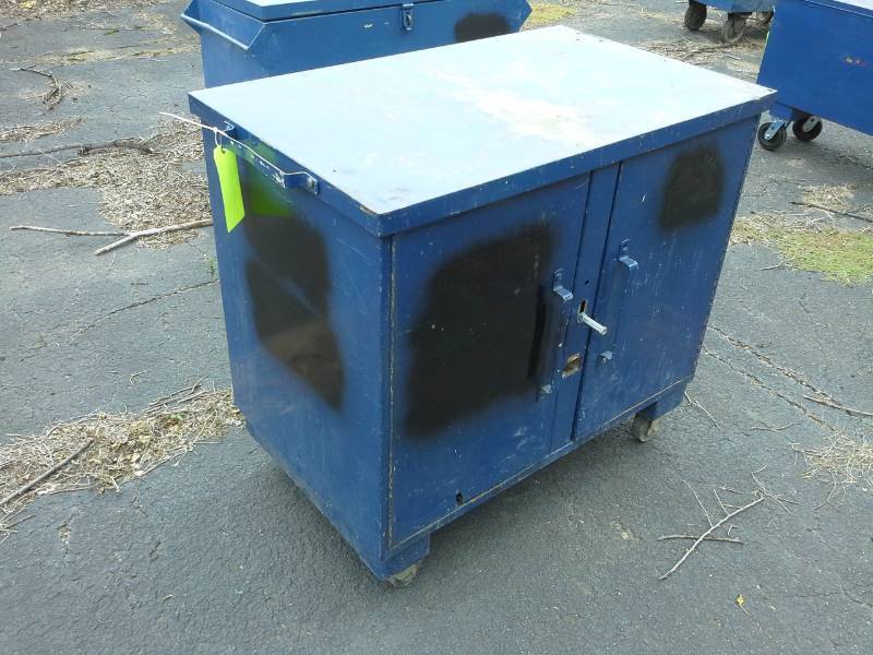 lot 3017 image: Metal Job Box Bench Cart with Lower Door Storage