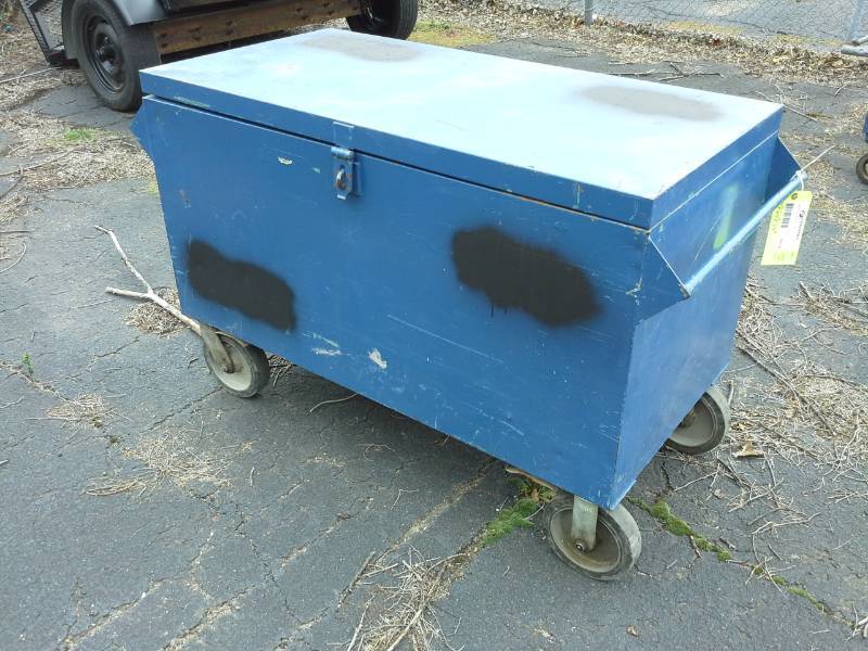 lot 3019 image: Rolling Metal Job Box