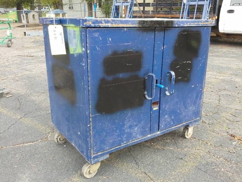 lot 3030 image: Metal Job Box Bench Cart with Lower Door Storage