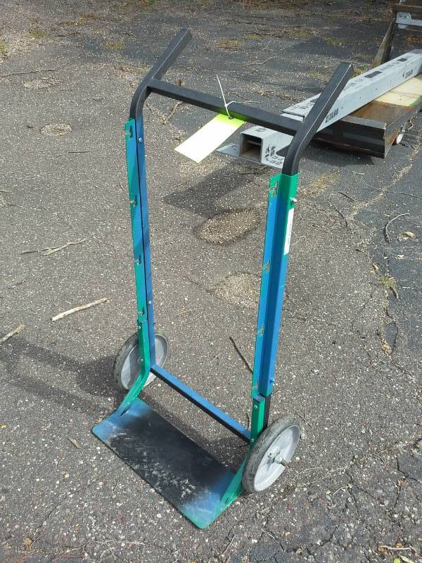 lot 3037 image: 2-Wheel Hand Truck