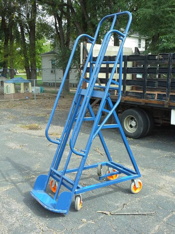 lot 3040 image: Adapa Commercial 4-Wheel Metal Tilt Cart