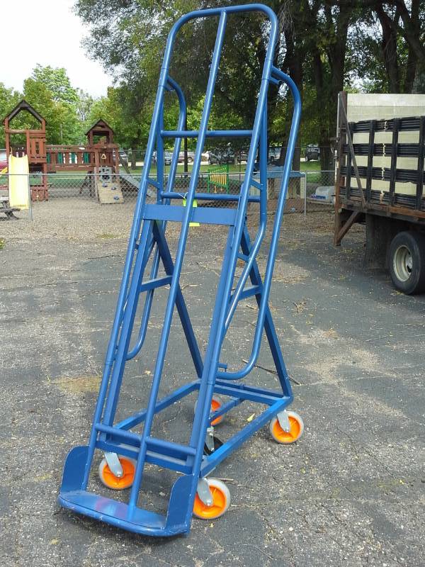 lot 3041 image: Adapa Commercial 4-Wheel Metal Tilt Cart