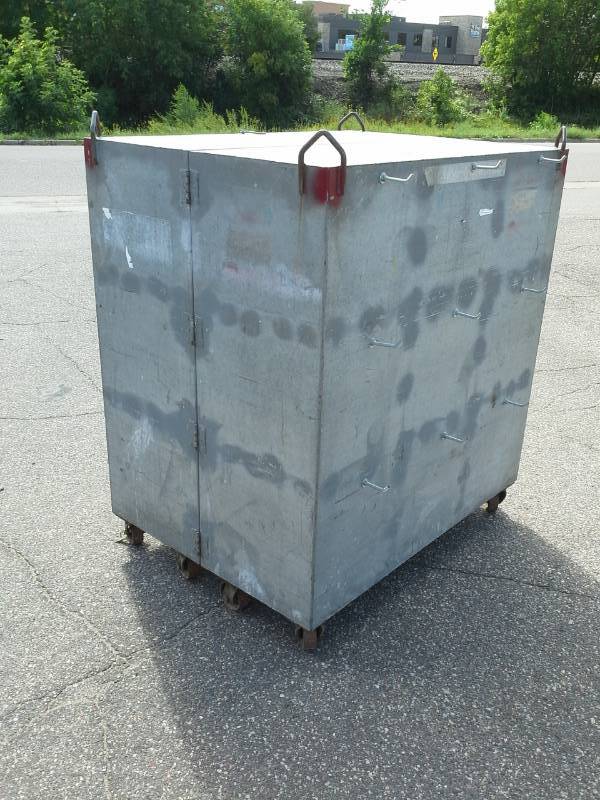 lot 922 image: Metal Rolling Job-Site Organizer