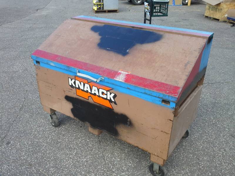 lot 924 image: Knaack Job Box