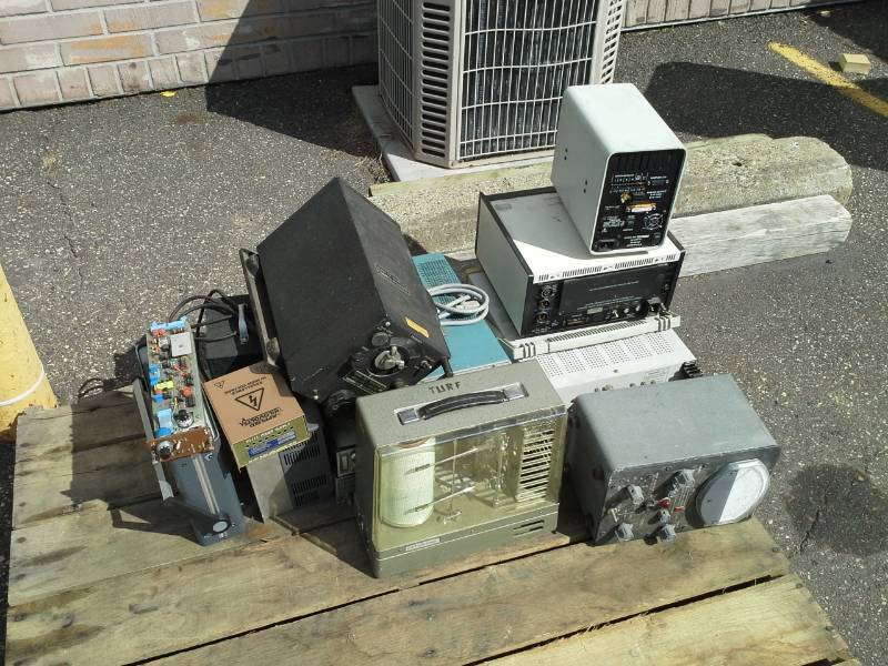 lot 925 image: Testing an Electrical Items