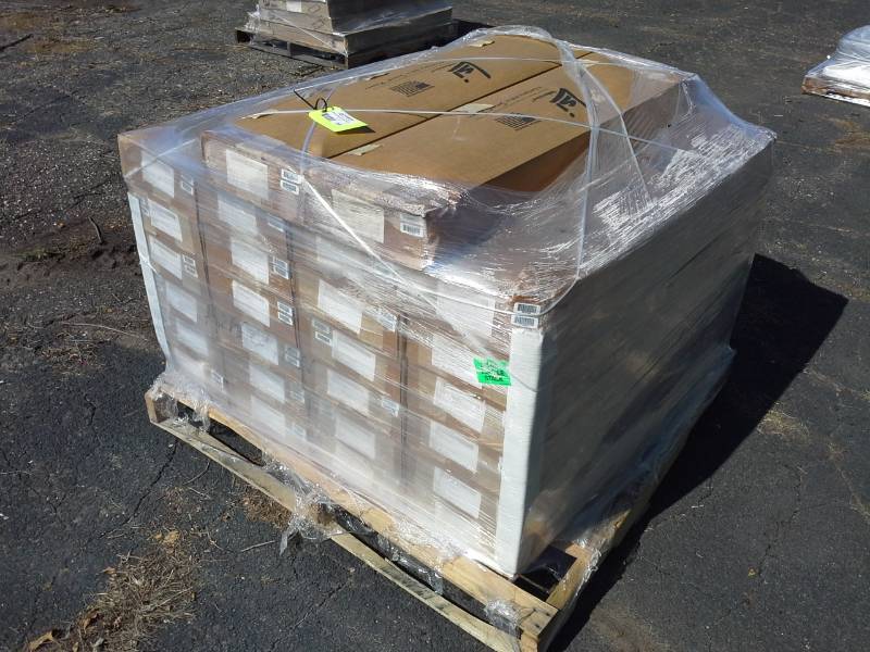 lot 3049 image: Pallet of Light Fixtures