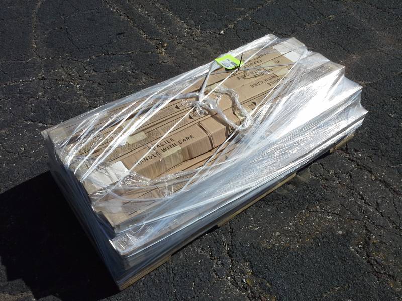 lot 3051 image: Pallet of Light Fixtures