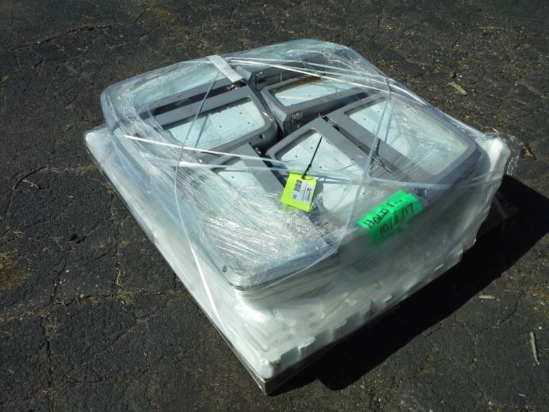 lot 3052 image: Pallet of Light Fixtures