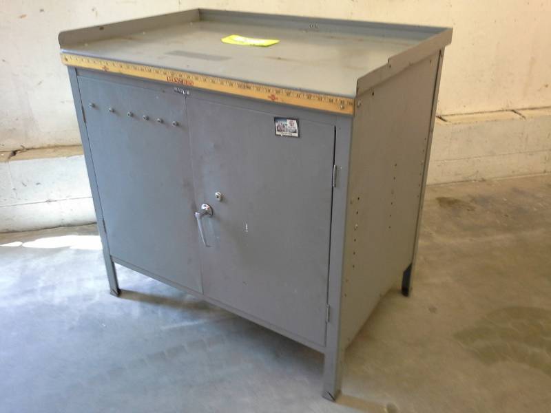 lot 3104 image: Shop table with cabinet