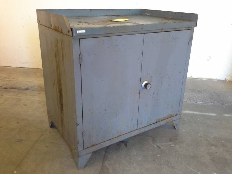 lot 3105 image: Shop table with cabinet