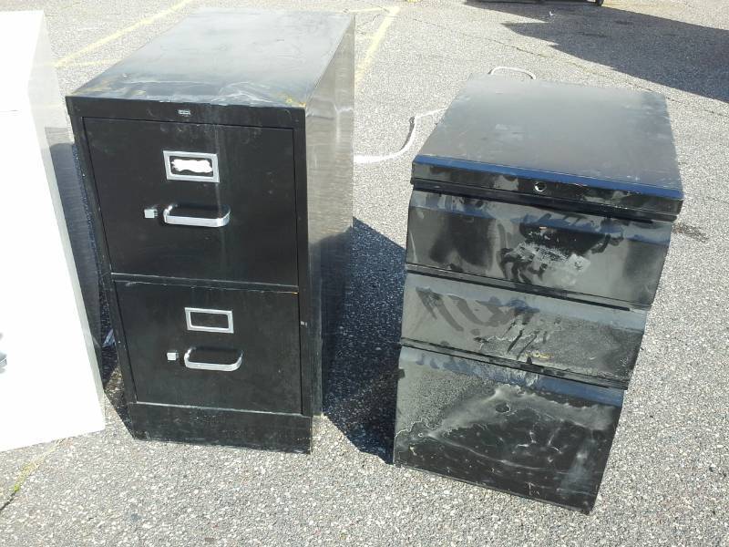 lot 3073 image: lot of 4 small Filling cabinets