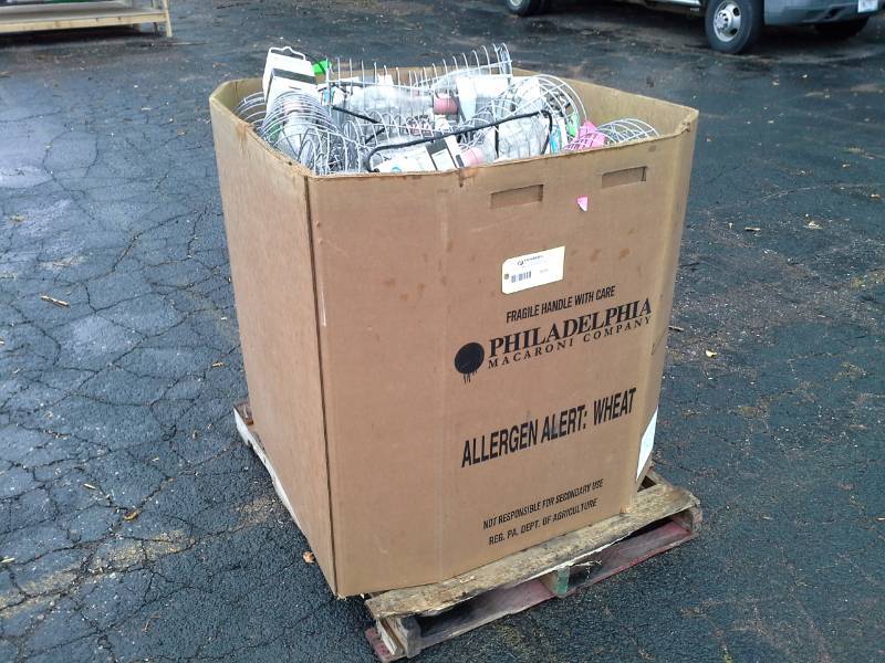 lot 3058 image: Pallet lot of lights