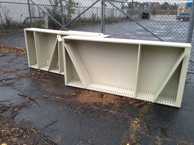 lot 3062 image: Set of 2 Metal Shelving Units