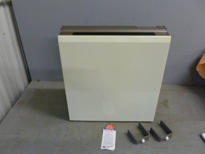lot 1 image: New Wall Heater