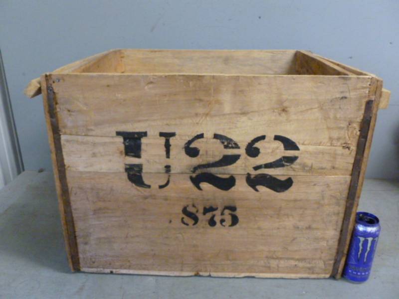 lot 3 image: Vintage Wooden Crate