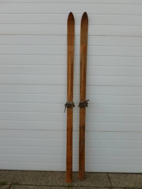 lot 5 image: Antique Wooden Skis