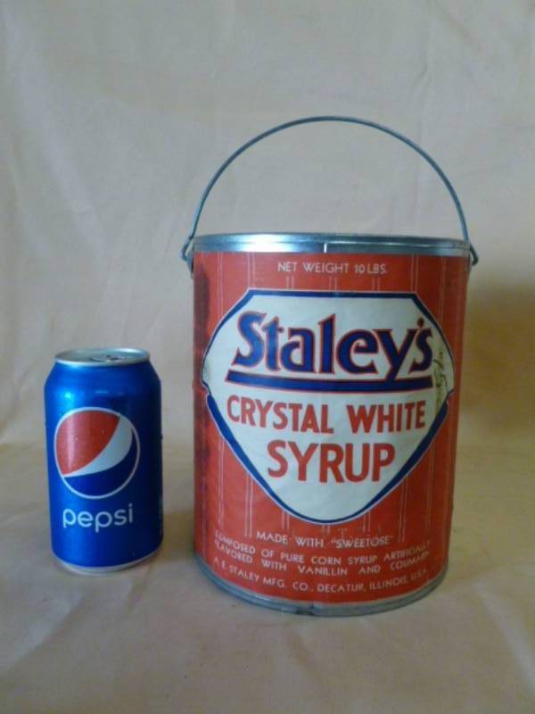 lot 14 image: Vintage Metal Container
