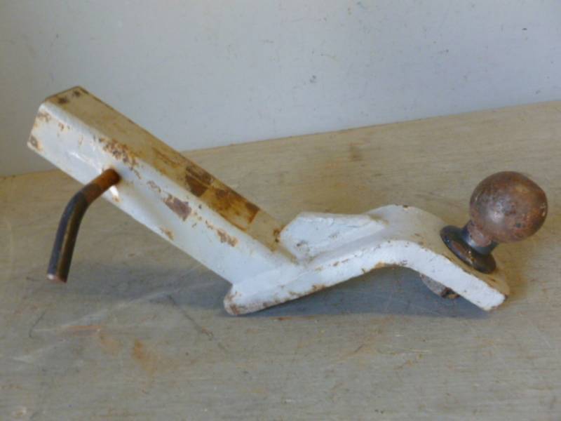 lot 18 image: Receiver Hitch