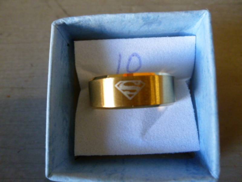 lot 19 image: Mens Ring
