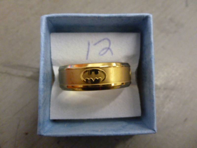 lot 20 image: Mens Ring