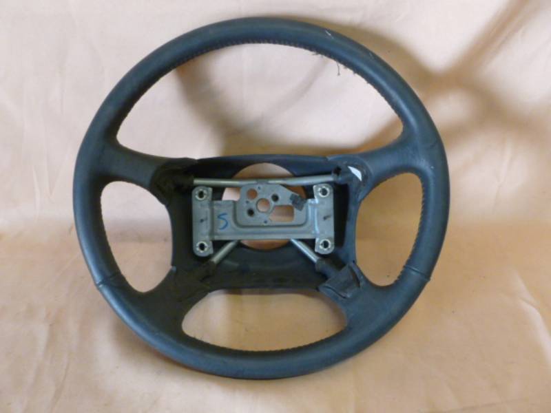 lot 24 image: Steering Wheel