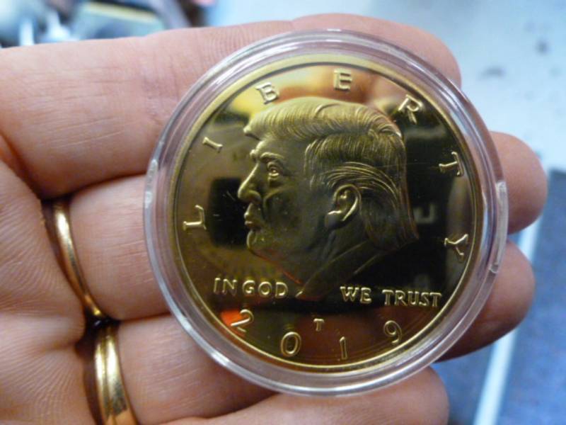 lot 27 image: Collector Coin