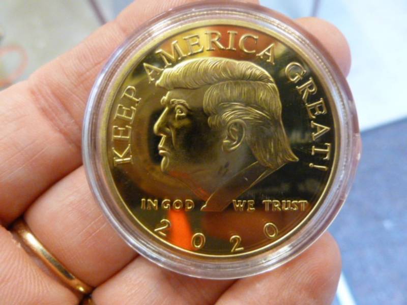 lot 28 image: Collector Coin
