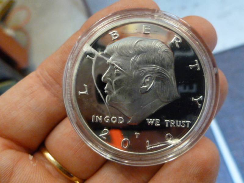 lot 30 image: Collector Coin