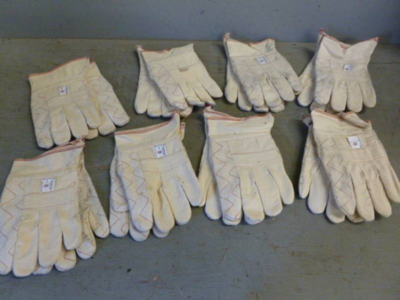 lot 38 image: New Work Gloves