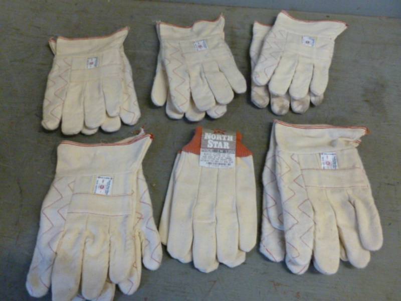 lot 46 image: New Work Gloves